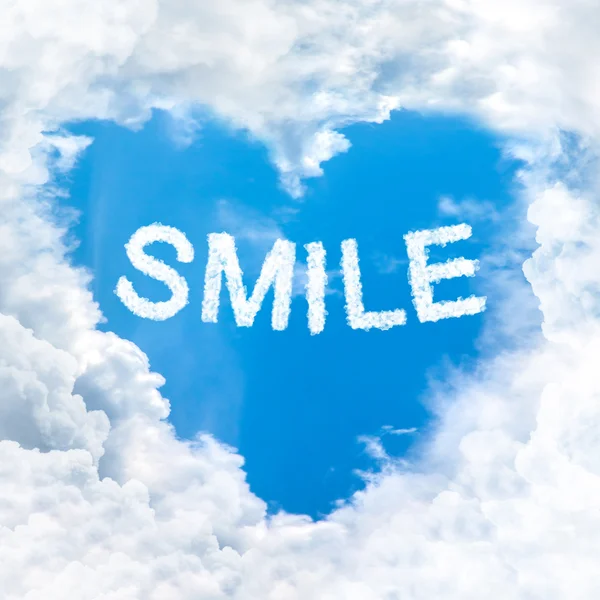 Glimlach woord op blauwe hemel — Stockfoto