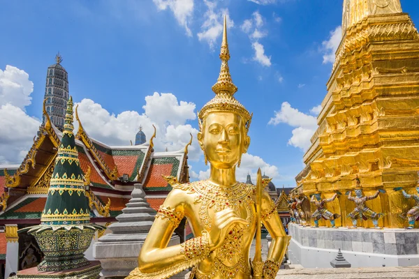 Bouddha sculpture Grand palais calles également Wat Phra Kaew à Bangk Photo De Stock