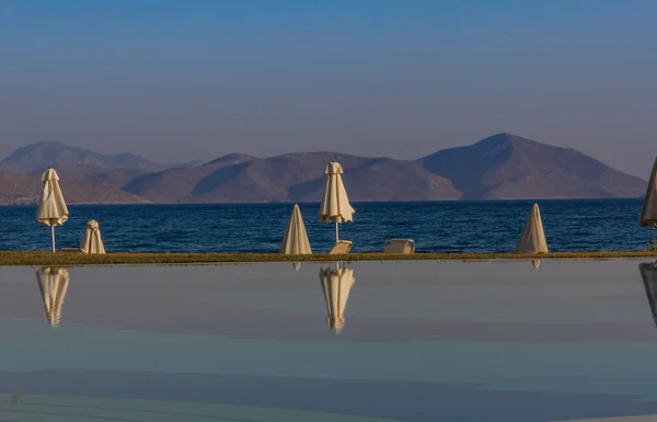 Schöne Aussicht am Pool — Stockfoto