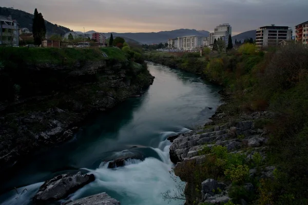 Panorama Van Stad Podgorica Rivier Moraca Montenegro Fotografie Het Avondlicht — Stockfoto
