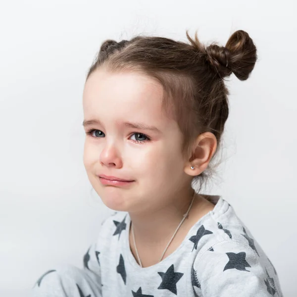 Gråtande Liten Flicka Upprörd Unge Tråkigt Barnporträtt Söt Liten Flicka — Stockfoto