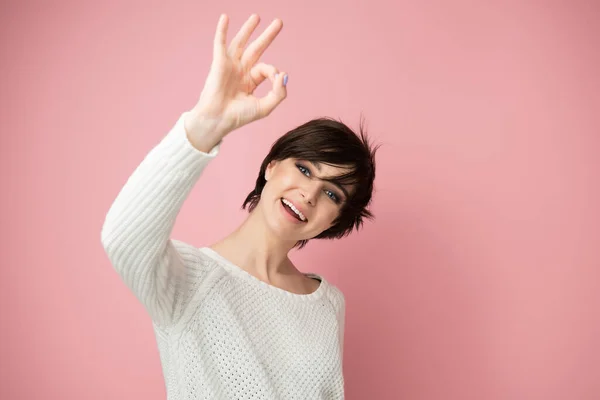 Retrato Feminino Com Expressões Positivas Gesto Mulher Jovem Bonita Feliz — Fotografia de Stock