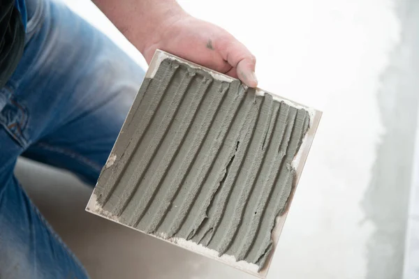 Tiler Laying Ceramic Tile Floor Professional Worker Makes Renovation Construction — Stock Photo, Image