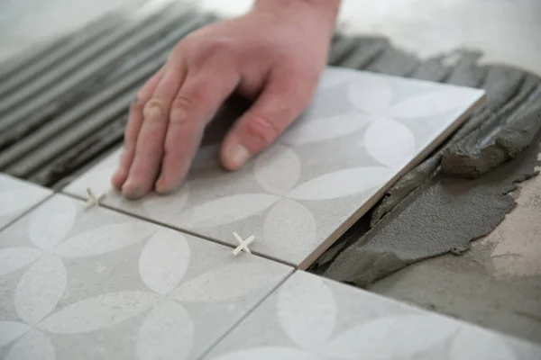 Tiler Laying Ceramic Tile Floor Professional Worker Makes Renovation Construction — Stock Photo, Image