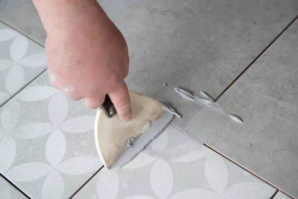 Tiler Laying Ceramic Tile Floor Professional Worker Makes Renovation Construction — Stock Photo, Image