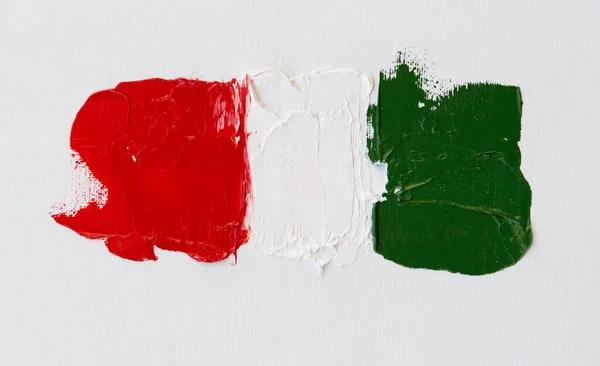 イタリアの国旗を描いた イタリアの三色分離 要旨鮮やかな緑色の赤の背景 キャンバス上の油 完璧なテクスチャを持つ創造的なデザイン要素 柔らかい焦点 — ストック写真