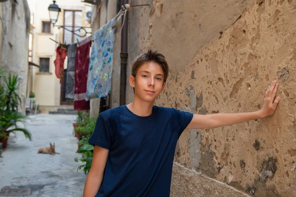 Guapo Adolescente Alegre Calle Siracusa Sicilia Destino Viaje Turismo Sabor — Foto de Stock