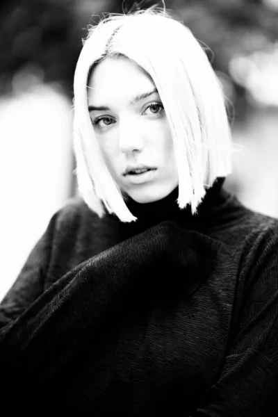 Portrait Féminin Extérieur Mise Point Douce Noir Blanc Modèle Mode — Photo