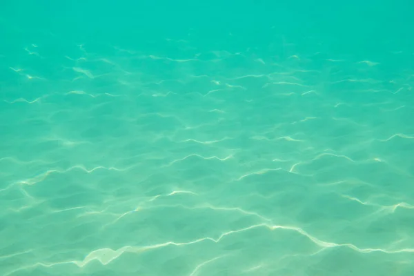 Unter Wasser Sonnenblendung Auf Dem Meeresgrund Wellen Unter Wasser Und — Stockfoto