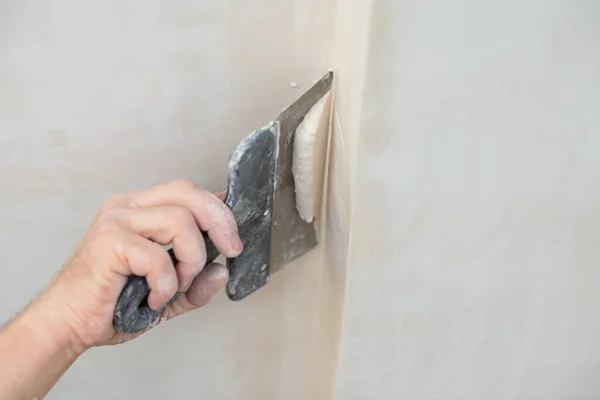 Worker Putsty Plasterboard Ceiling New Building Repairman Works Plasterboard Plastering — Stock Photo, Image