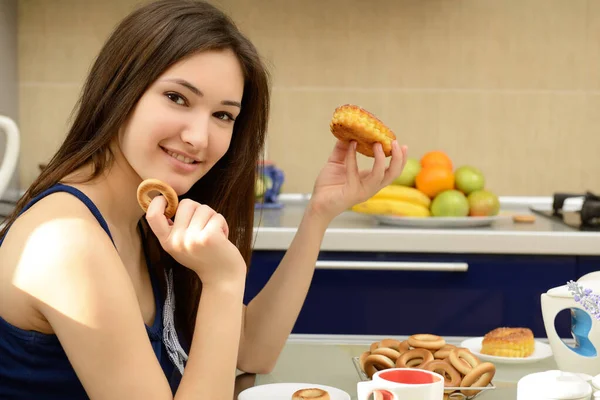 Young Charming Woman Has Breakfast Kitchen Happy Casual Indoor Female — Stock Photo, Image