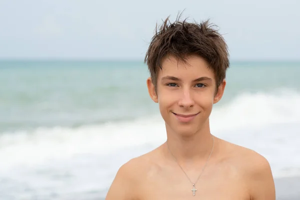 Hezký Opálený Chlapec Pláži Letní Dovolená Portrét Krásného Klidného Usměvavého — Stock fotografie