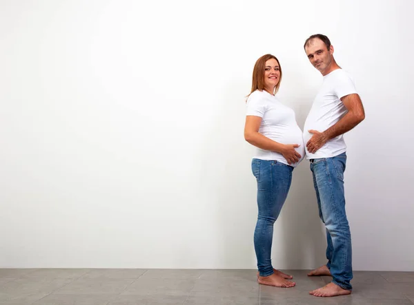 Grossesse Happy Family Expecting Baby Homme Femme Enceinte Sont Mesurés — Photo