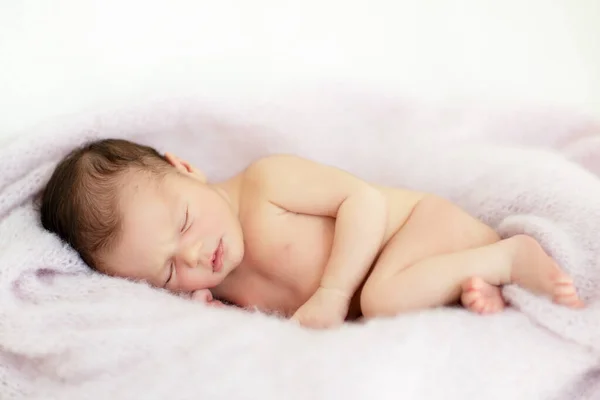 Neonata Dorme Casa Ritratto Del Bambino Carino — Foto Stock