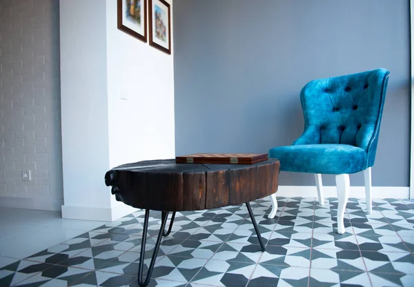 Design Moderne Intérieur Maison Avec Élégante Chaise Bleue Dans Style — Photo