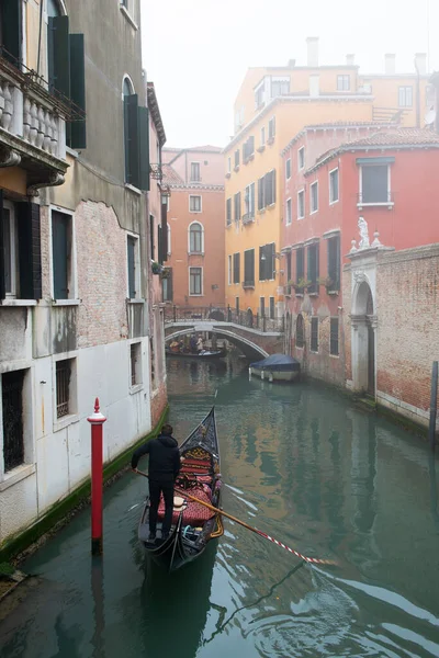 Pintoresca Vista Edificios Antiguos Canal Con Góndolas Venecia Italia Hermosa — Foto de Stock