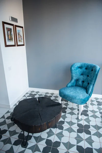 Design Moderne Intérieur Maison Avec Élégante Chaise Bleue Dans Style — Photo