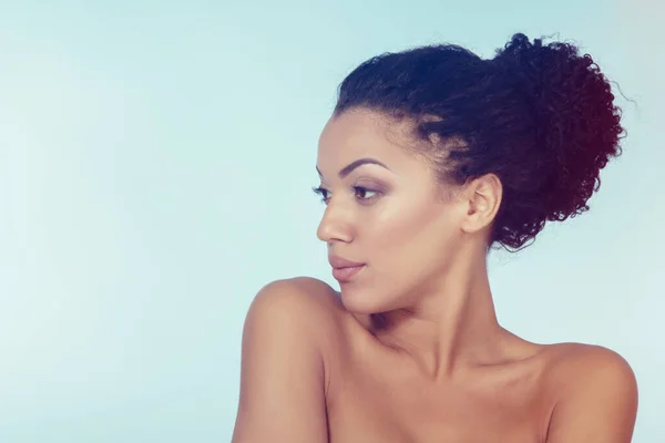 Retrato Jovem Bela Mulher Afro Americana — Fotografia de Stock