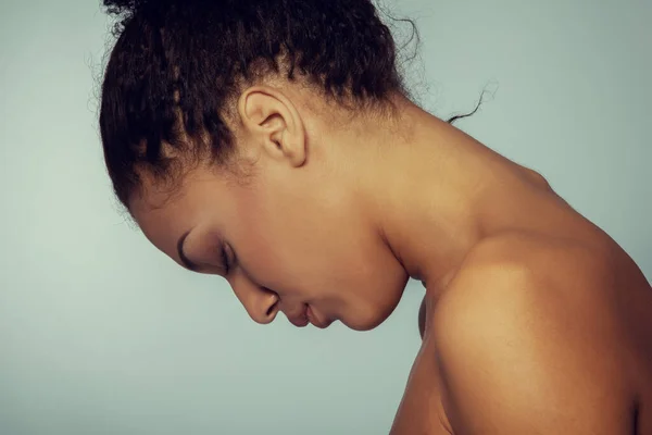 Jovem Bela Mulher Afro Americana Retrato Contemporâneo — Fotografia de Stock