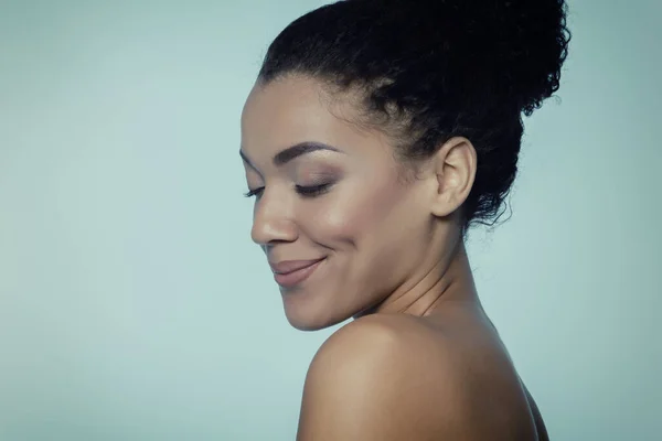 Joven Hermosa Sonriente Mujer Afroamericana Retrato Arte Moderno —  Fotos de Stock