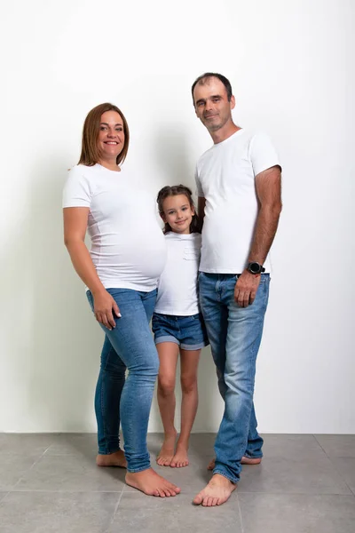 Pregnant Mother Father Daughter Posing Home Pregnancy — Stock Photo, Image