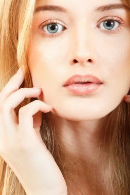 Sarı saçlı kadın