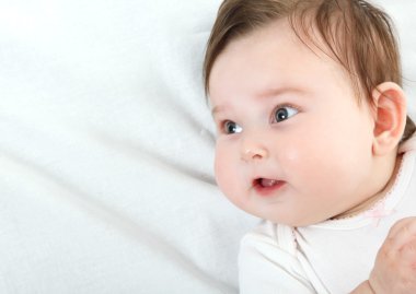 gülümseyen şirin komik bebek