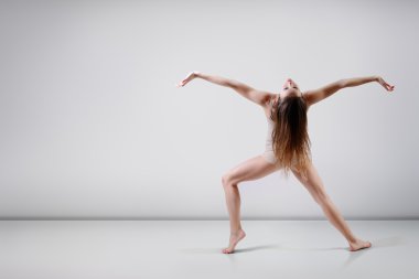 Genç dansçı kız