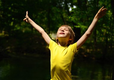 Ormandaki küçük çocuk