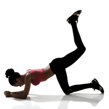 Spor genç atletik kadın bacaklar egzersiz yaparak