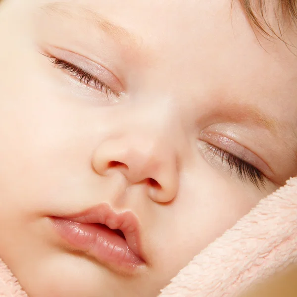 Schattige baby slapend — Stockfoto