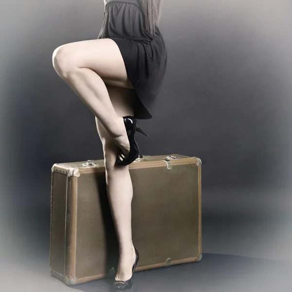 Nő, bőrönd — Stock Fotó