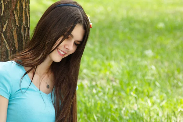 Lente jonge vrouw — Stockfoto