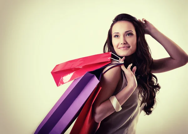 Mulher segurando sacos de compras — Fotografia de Stock