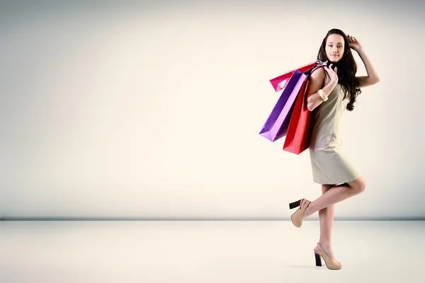 Mulher com sacos de compras — Fotografia de Stock