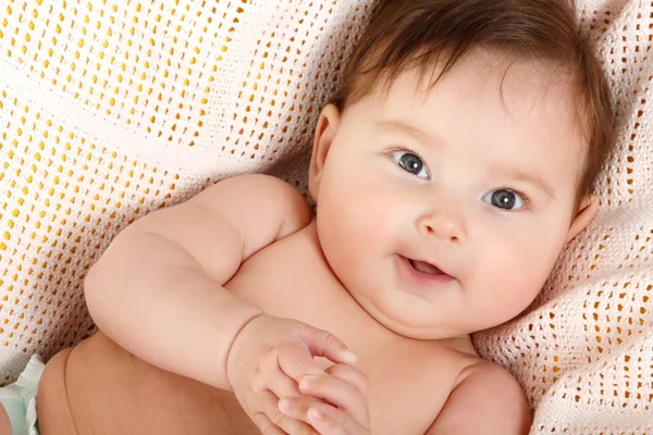 Bonito bebê engraçado sorrindo — Fotografia de Stock