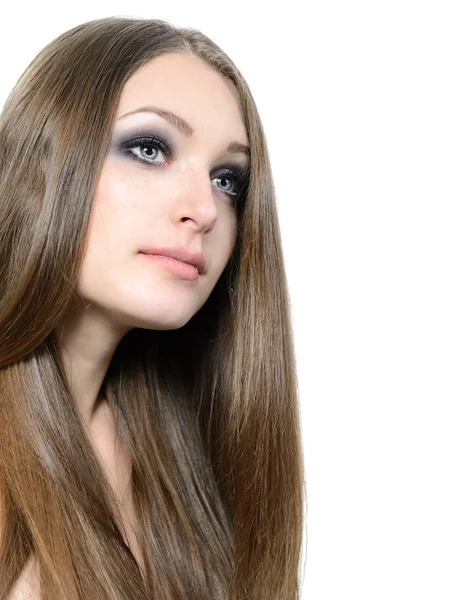 Kvinna porträtt med lång rättvis hår — Stockfoto