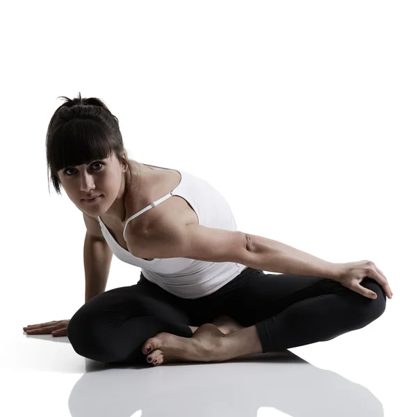 Ragazza che fa yoga — Foto Stock