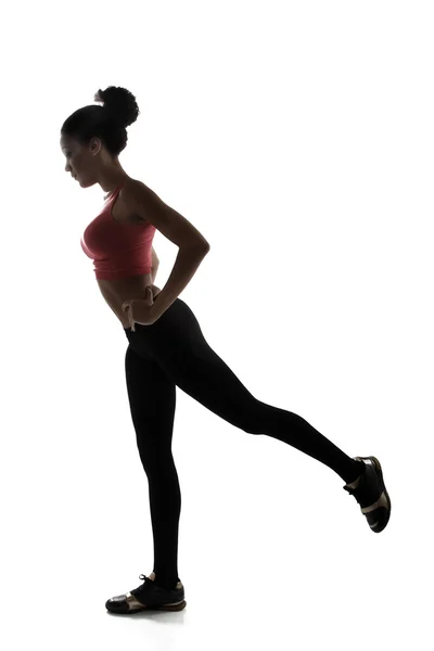 Esporte jovem mulher fazendo exercício pernas — Fotografia de Stock