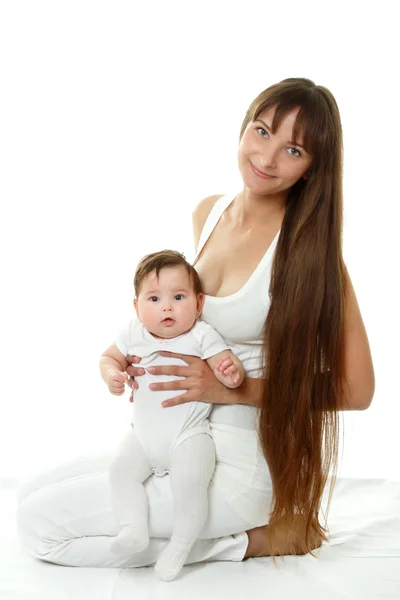 Jeune mère avec bébé — Photo