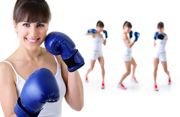 Mujer en guantes de boxeo — Foto de Stock