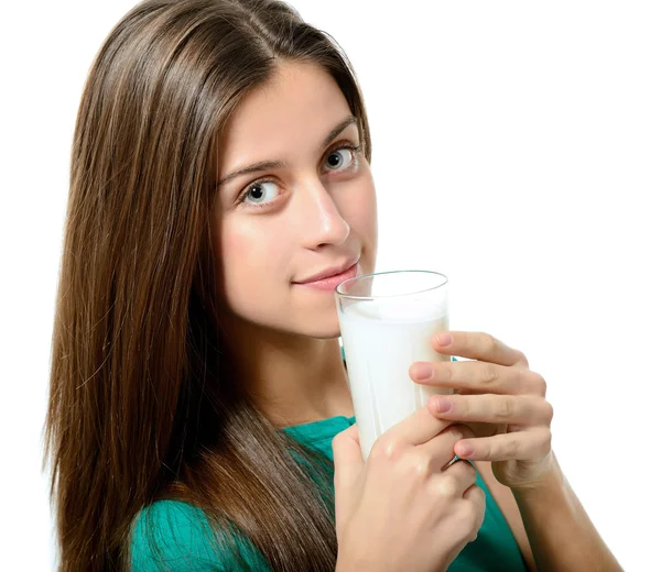 Mädchen trinkt Milch — Stockfoto