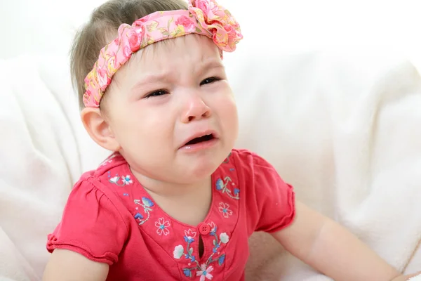 Chorando bebê menina — Fotografia de Stock