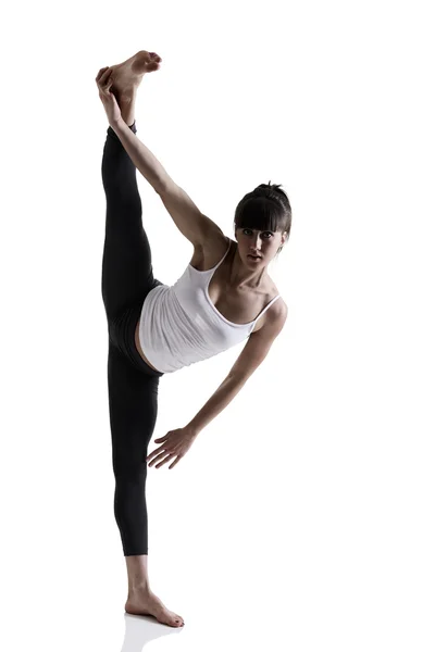 Mujer haciendo yoga — Foto de Stock