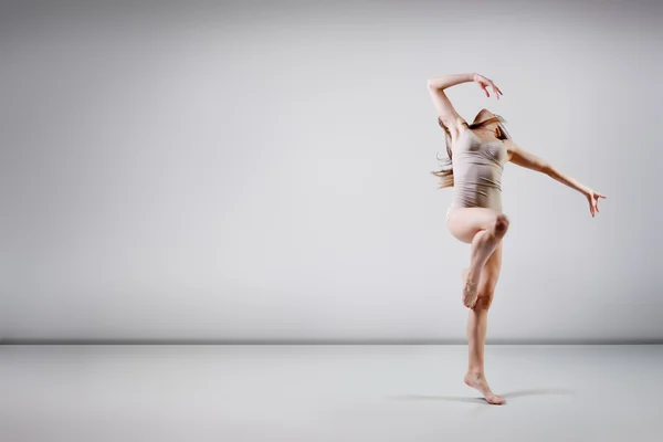 Bailarina adolescente chica —  Fotos de Stock