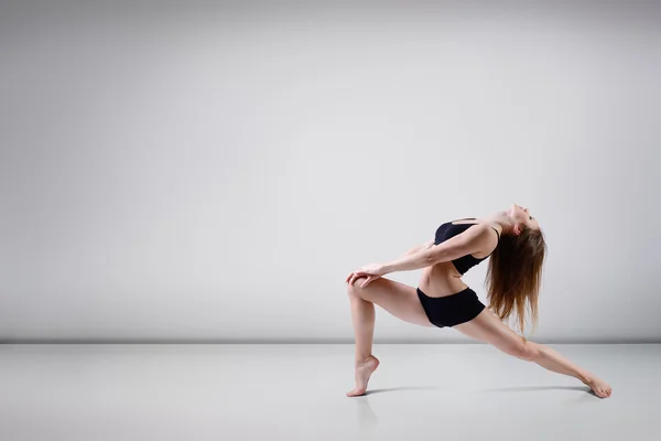 Danser tiener meisje — Stockfoto