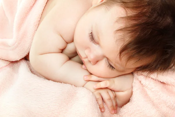 Ładny niemowlę noworodek śpi — Zdjęcie stockowe