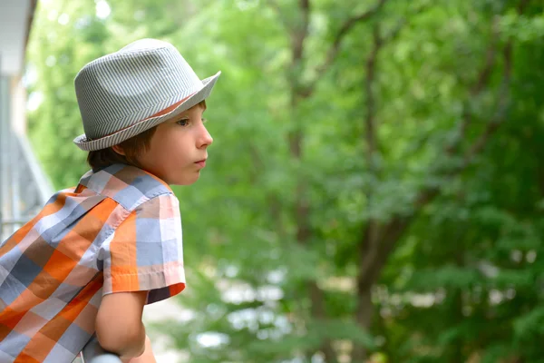 Μικρό αγόρι στο καπέλο — Φωτογραφία Αρχείου