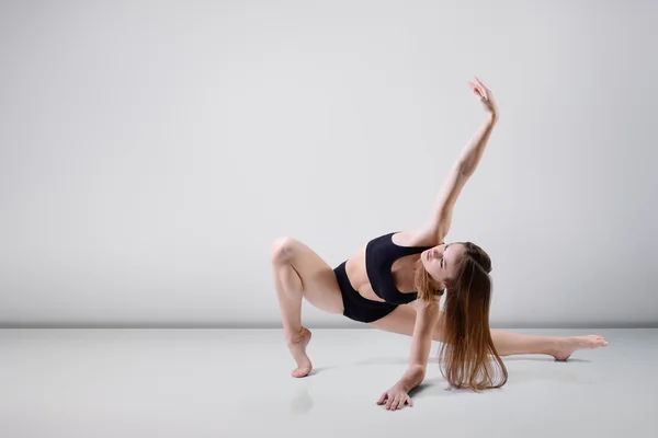 Dançarina adolescente menina — Fotografia de Stock