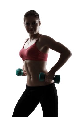 Spor kadın dumbbells ile egzersiz yaparak